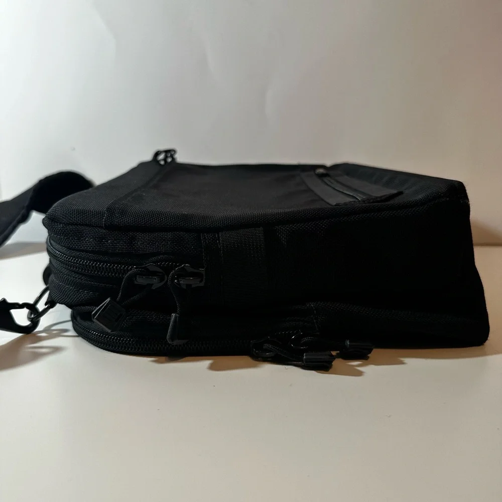 waterfield men’s messenger